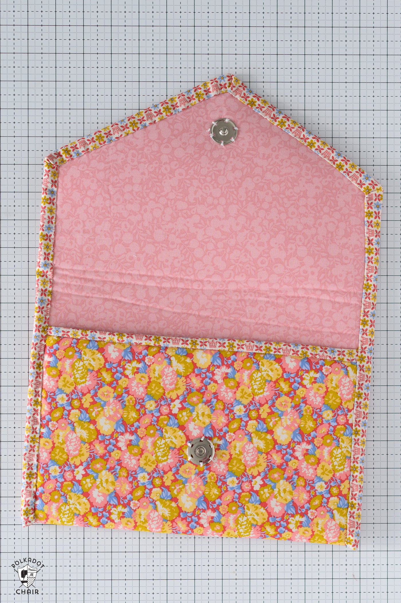 Busy Day Tablet Case Kit: Medium Case Includes Fabric and Pattern